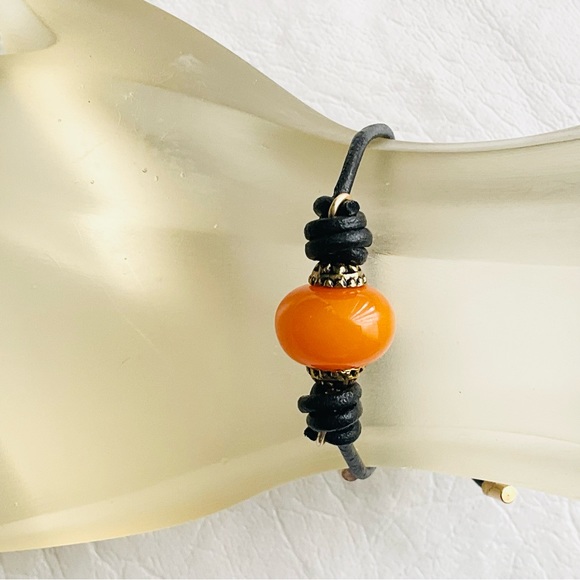 Yellow Tibetan Agate and Leather Bracelet - Picture 7 of 11